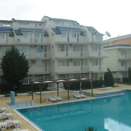 アパートホテル Rutland ラヴダ