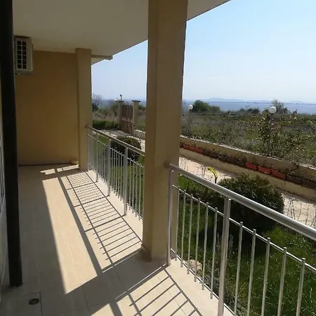 Rutland アパートホテル ラヴダ