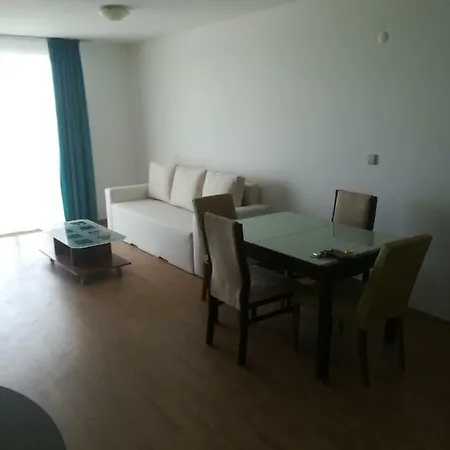 Rutland アパートホテル ラヴダ