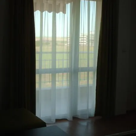 рутланд бей Апартхотел Равда