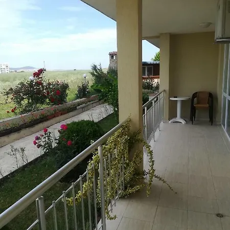 рутланд бей Апартхотел Равда